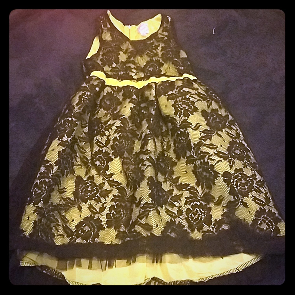 Girls lace dress